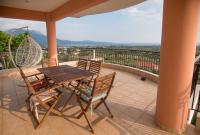 B&B Kalamata - Lovely 3-bedroom rental unit with alluring views - Bed and Breakfast Kalamata