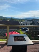 Central Lake Placid Mountain Views - B&B Lake Placid