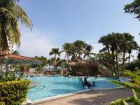 99 Glory Beach Resort - seaview, poolview, beachfront,wifi - Ferienwohnung