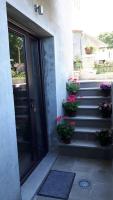 Stylish basement with sea-view patio - B&B