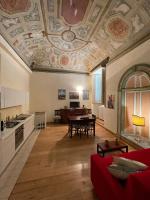 Palazzo Bianchi Bandinelli by FrancigenaApartments - B&B