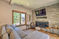 B&B Cle Elum - Charming Cle Elum Townhome with Balcony and Views - Bed and Breakfast Cle Elum