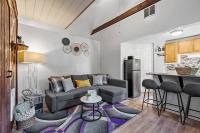 NEW!! Lovely unit w/ PRIVATE Hot Tub and patio! - B&B