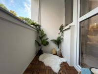 Modern Retro Apart ~ 800m Main Square - B&B
