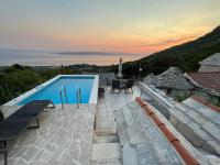 Villa Kristina - Ferienhaus Baška Voda - Topići, Private Outdoor Swimmingpool, WiFi - B&B Baška Voda