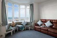 B&B Llandrillo-yn-Rhôs - Beachcliffe House - Sea front property - Sleeps 10 - Pet friendly - Bed and Breakfast Llandrillo-yn-Rhôs