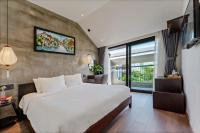 Queen Room with Balcony