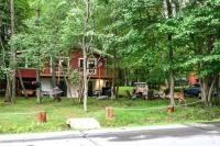 Peaceful Pocono Lakefront, beach, pools, firepit, pets - B&B
