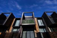Funk in the City - Luxury Laneway Apartment with 2 Bedrooms, 2 Bathrooms and Single Garage - B&B Christchurch