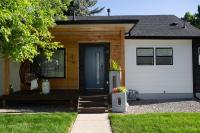 The Blue Door Bungalow - Oldtown, Well-Equipped Kitchen - B&B Loveland