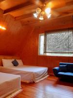 Standard Twin Room with Mountain View