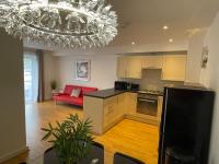 B&B Wigan - Moda Wigan - Stylish 2 Bed Apartment Central Wigan - Bed and Breakfast Wigan