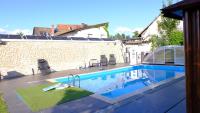 Fafa Home with Pool - B&B