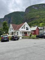 Undredal Fjord Apartments - Bed and Breakfast
