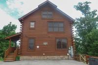 Kiss The Clouds - loft with a king bed - B&B Sevierville