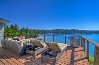 B&B Gig Harbor - Waterfront Gig Harbor Home with Furnished Deck - Bed and Breakfast Gig Harbor