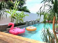 B&B Gadog - THE OASIS 4BR Private Pool Pet-Friendly Villa Vimala Hills - Bed and Breakfast Gadog