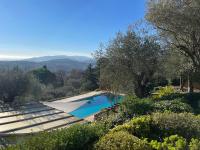 B&B Grasse - Villa atypique - Vue mer et piscine chauffée - Bed and Breakfast Grasse