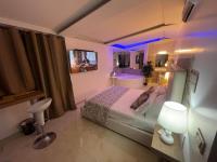 Suite with Spa Bath
