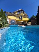 Villa Ajka - B&B