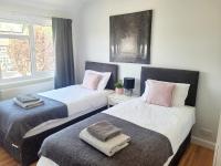 B&B Surbiton - Knollmead House - Bed and Breakfast Surbiton