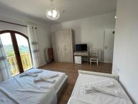 Vierbettzimmer mit Balkon