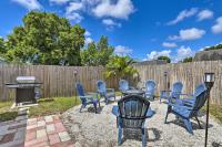 2 Mi to Beach Home with Screened Porch in Largo - Chambres d’hôtes Largo