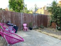 A lovely guest room in West London - B&B