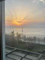 Apartamento con piscina en el Paseo Cruz del Mar - Chambres d'hôtes Chipiona