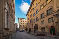 Via Lamberti, 3 - Florence Charming Apartments - Charming and historic 5th-floor attic apartment with elevator in a building at the heart of vibrant Florence, just a 2-minute walk from all attractions - B&B