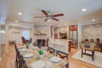 Yellow Stone: Chef's Kitchen, Patio & Location - Ferienwohnung San Antonio