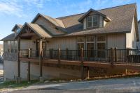 Luxe Lodge Gaming Paradise W Breathtaking Lake Views Indoor Pool Close to SDC - B&B Branson