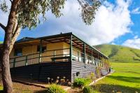 The Village Green Bunkhouse - Bed and Breakfast