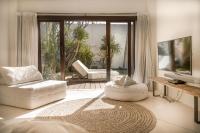 Tropical 3bdr poolvilla in heart of Seminyak - B&B