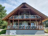 Greyówka dom kryty strzechą w Gardna Park - B&B Czysta