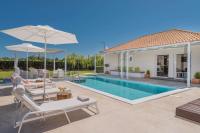 Madini Luxury Villa with free Pool Heating - B&B Vanato