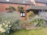 Lupin Cottage at Boningale Manor - Bed and Breakfast