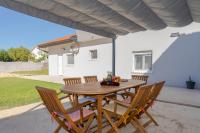 Apartmani DMarie - Bed and Breakfast