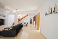 Stylish 6 Bedroom Villa Princesa - Hot Tub - Heated Pool - Near Beach & Waterparks - Chambres d'hôtes Playa Blanca