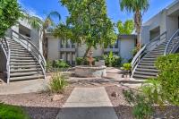 Sleek Phoenix Condo: Walk to Biltmore Fashion Park - Chambres d'hôtes Phoenix