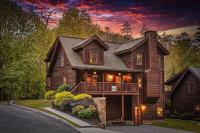 B&B Sevierville - Updated, 6 Bedroom Family Cabin with Creek Views!! - Bed and Breakfast Sevierville