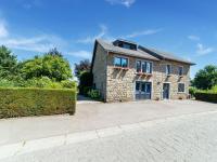 B&B Waimes - Pretty semi detached house in the Ardennes with swimming pool games room - Bed and Breakfast Waimes