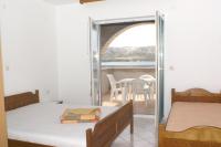 Apartamento de 2 dormitorios con terraza y vistas al mar