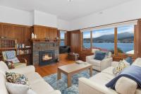 B&B Bellerive - Bellerive Bluff magic - renovated home with views - Bed and Breakfast Bellerive