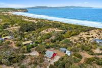 'Little Secret' Charming Clifton Beach Sanctuary - Bed and Breakfast Sandford