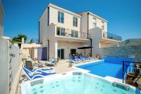 Luxury Villa Stone with Private Pool and Jacuzzi near Dubrovnik - B&B