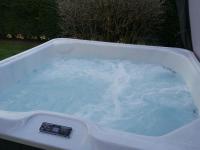 Romeo Cottage - Sleeps 4 - Open Plan Barn - Private Hot Tub & Garden - B&B