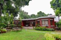 B&B Dehradun - SaffronStays Doon Garden Villa - near Doon School and Mall Road - Bed and Breakfast Dehradun