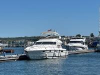 B&B Plymouth - Tranquility Yachts -a 52ft Motor Yacht with waterfront views over Plymouth. - Bed and Breakfast Plymouth