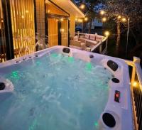 Gower Villa Luxury Cottage, 2 bedroom en-suite with Hot Tub - Chambres d'hôtes Clunderwen